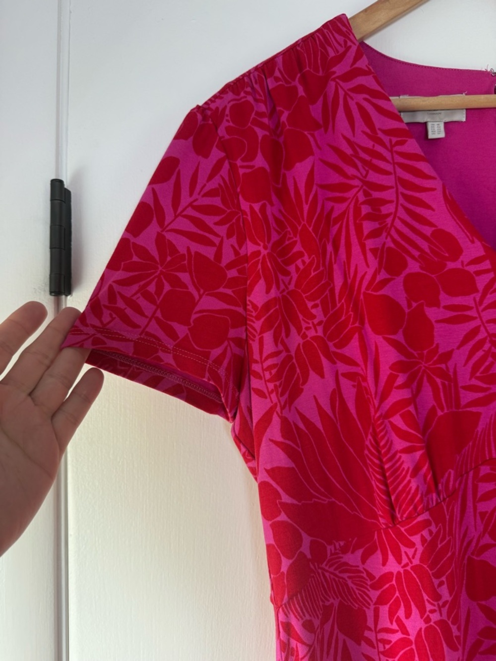 Hobbs Ann Floral Bird Jersey Dress Red Pink Short Sleeve Fit & Flare Size 12 - Picture 8 of 13